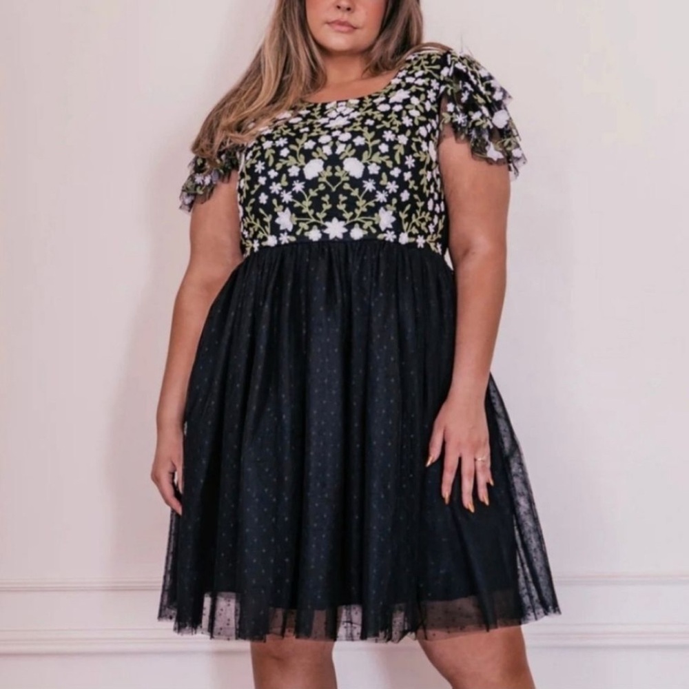JessaKae NWT Clara Embroidered Shortsleeve Dress size large - Picture 1 of 6